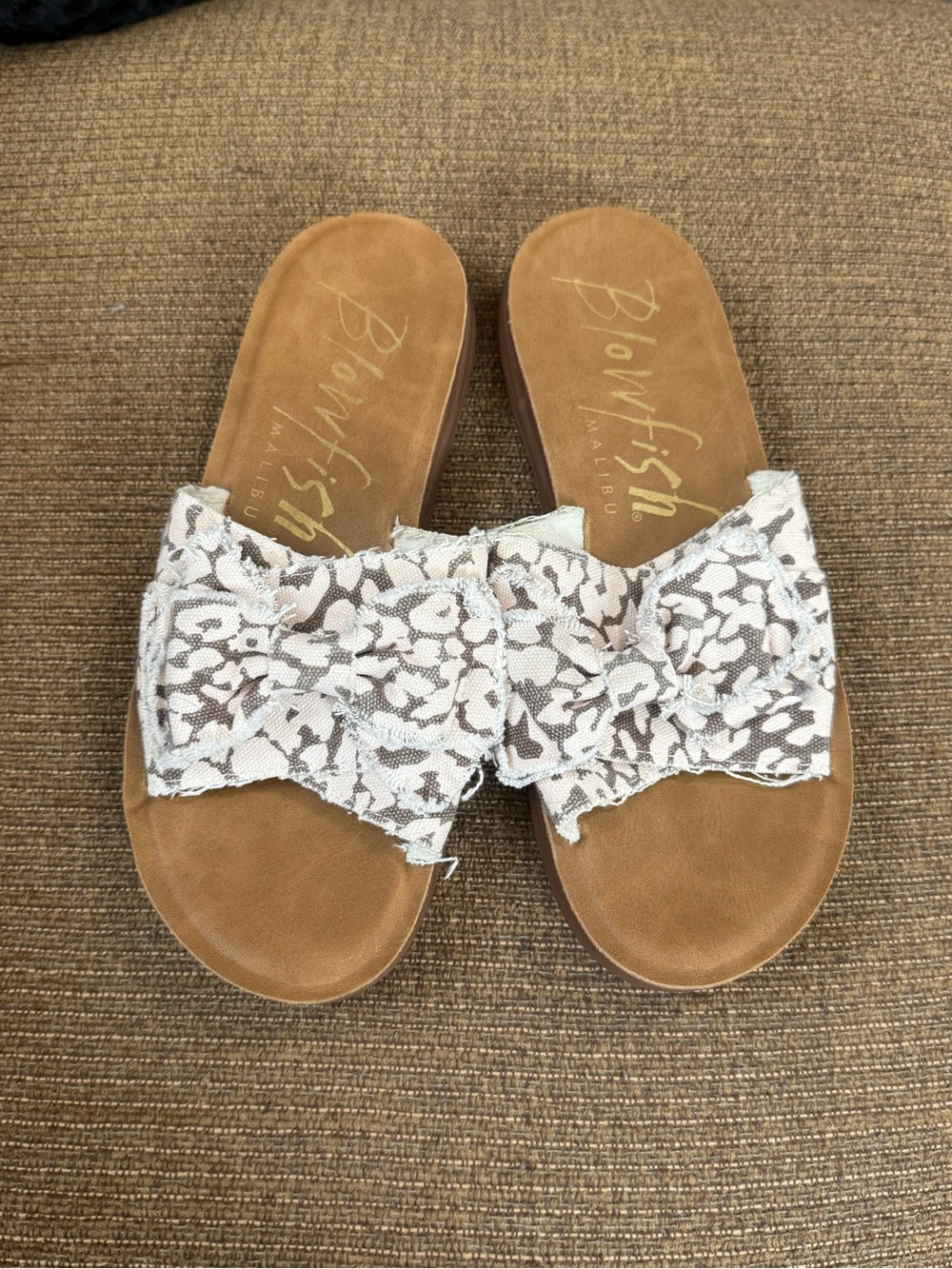 Blowfish White Floral Lace Bow Slide Sandals with Tan Footbed